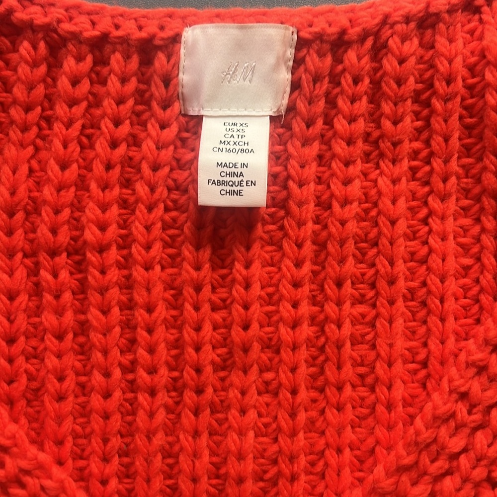 Red V-Neck Sweater with Chunky Knit and Long Sleeves - Picture 2 of 4